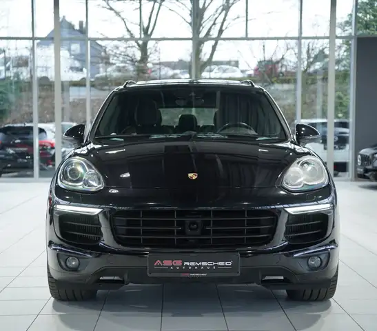 Porsche Cayenne view 4
