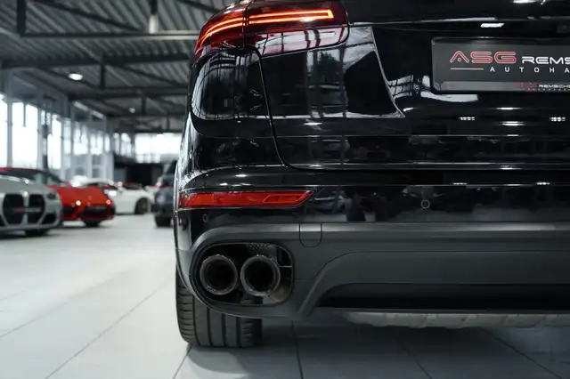 Porsche Cayenne view 12