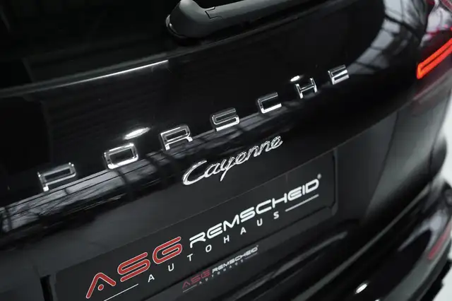 Porsche Cayenne view 13