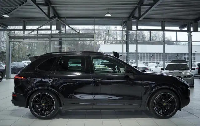 Porsche Cayenne view 7
