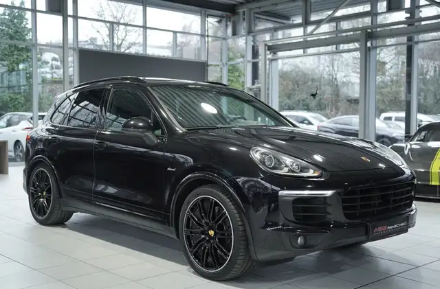 Porsche Cayenne view 6