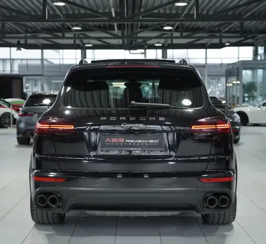 Porsche Cayenne view 9