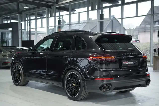 Porsche Cayenne view 10