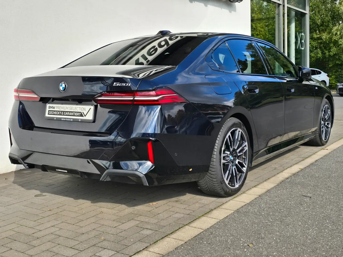 BMW 520 i M Sportpaket Komfortsitze Panorama AHK Negro - 2