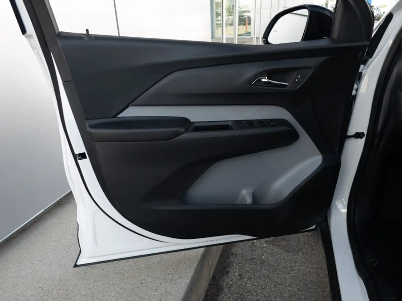 Chevrolet Bolt photo Chevrolet Bolt