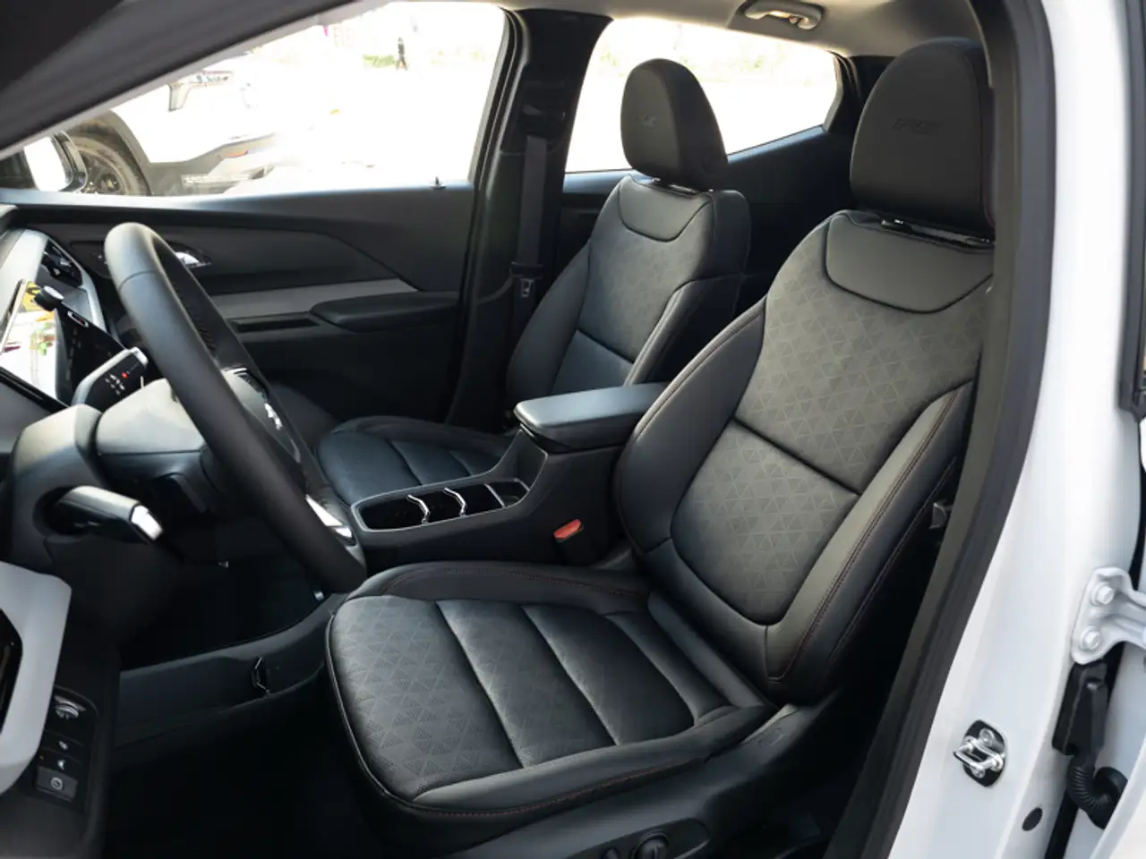Chevrolet Bolt photo Chevrolet Bolt