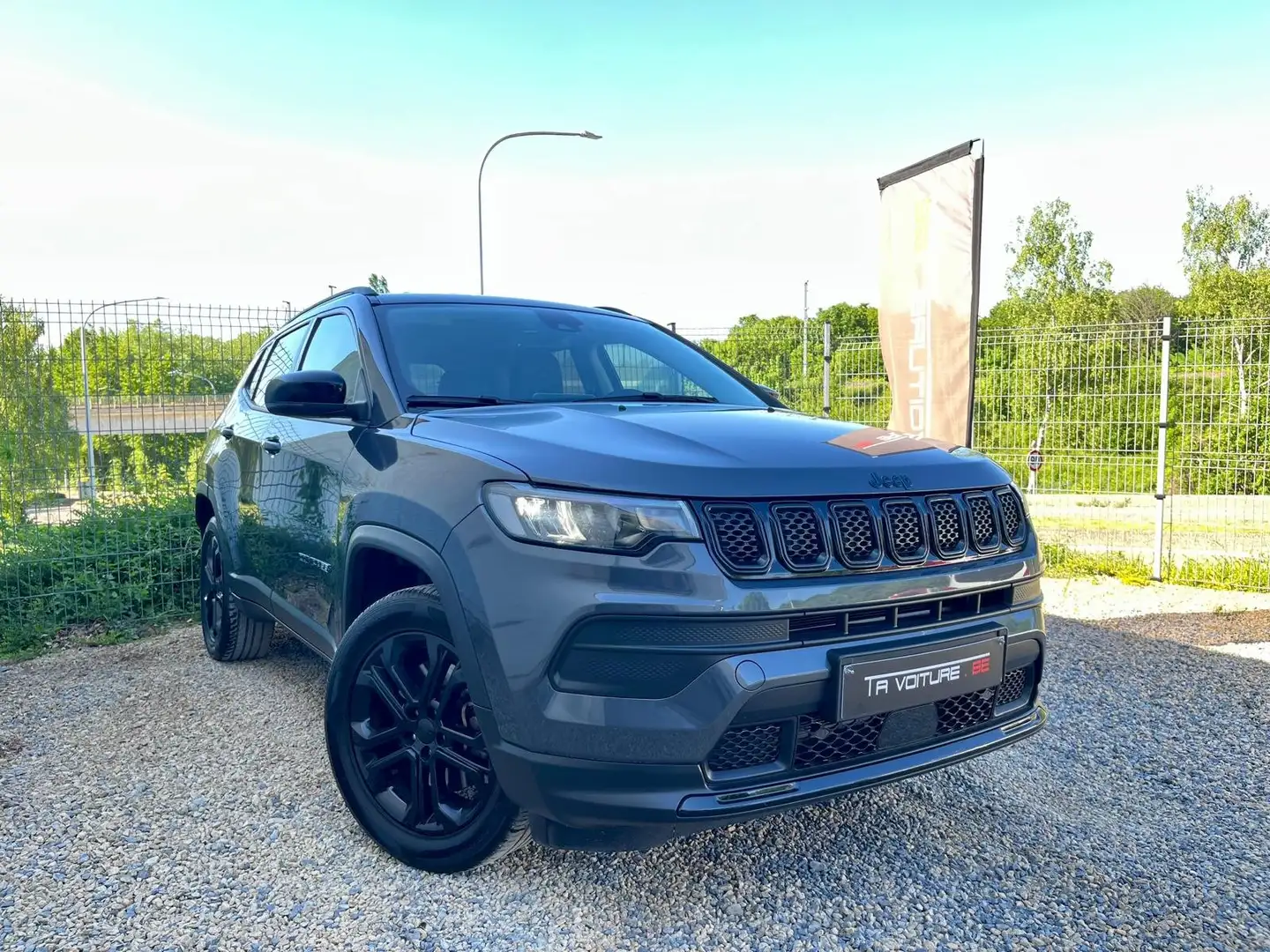 Jeep Compass 1.3 Turbo 4Xe Plug-in hybride Night Eagle NEW-LIFT Grijs - 1