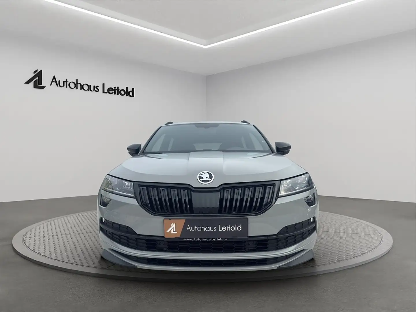 Skoda Karoq 1,5 TSI Sportline CAM STANDHZ LED KEYLESS SPORT... Grau - 2