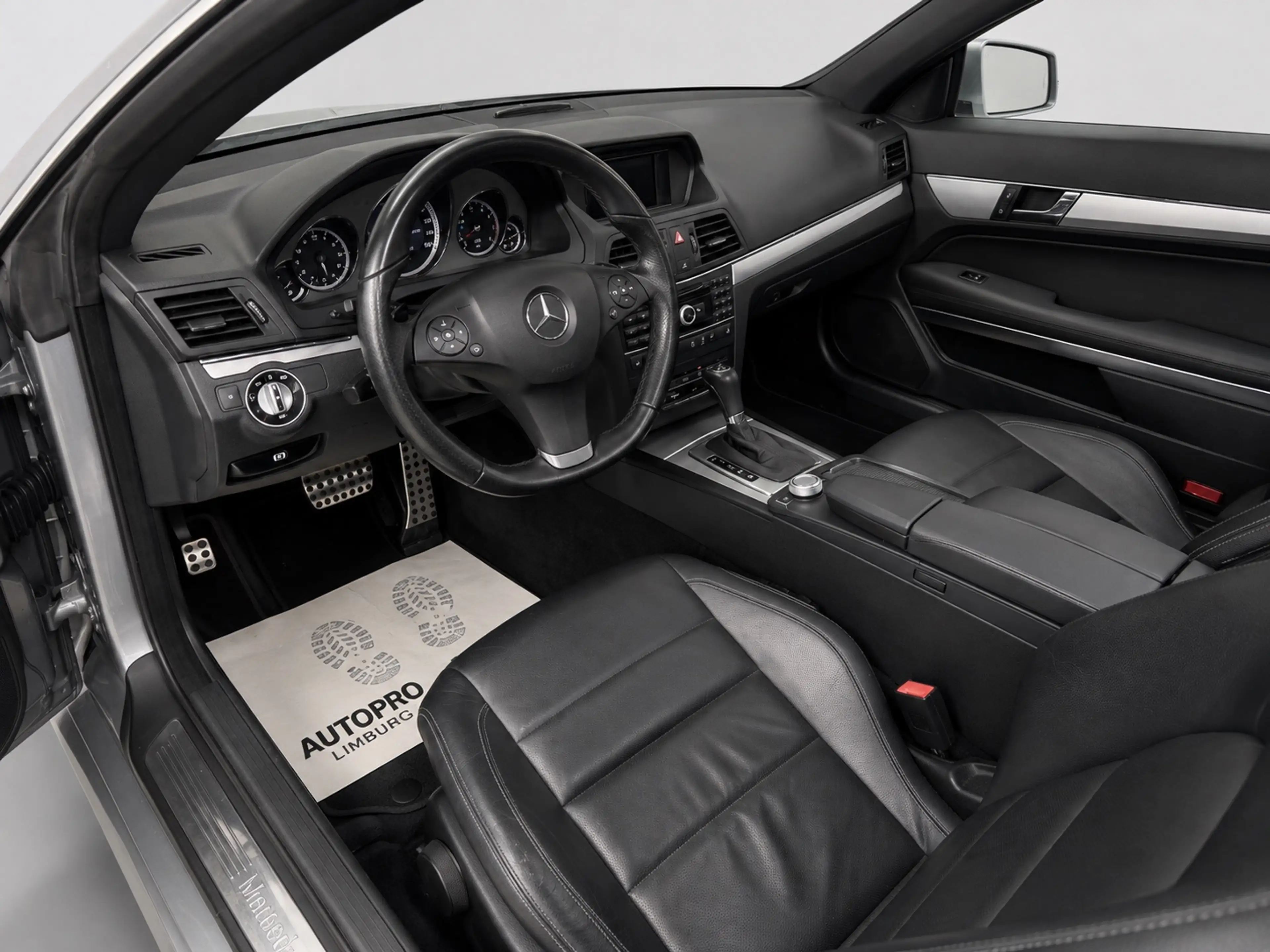 Mercedes-Benz E 250 Cabrio CGI Elegance — photo 10