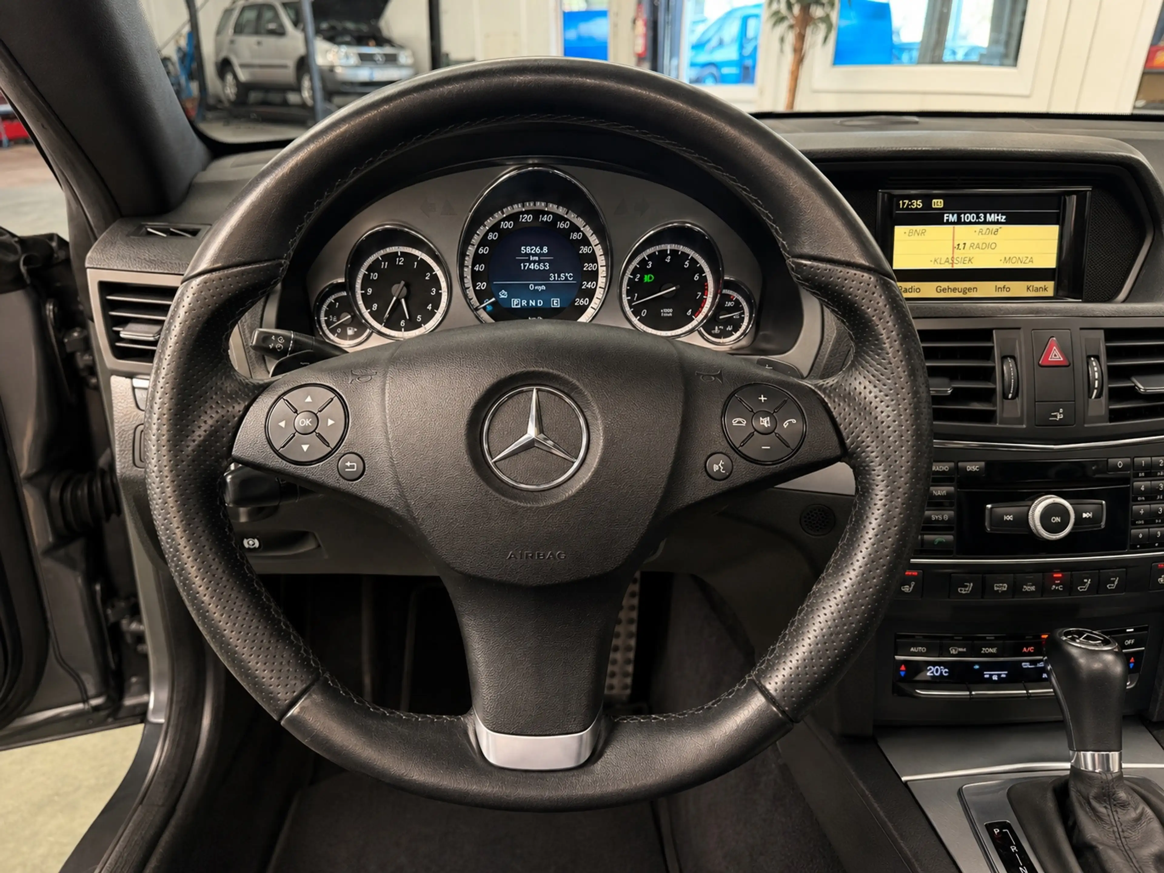 Mercedes-Benz E 250 Cabrio CGI Elegance — photo 14