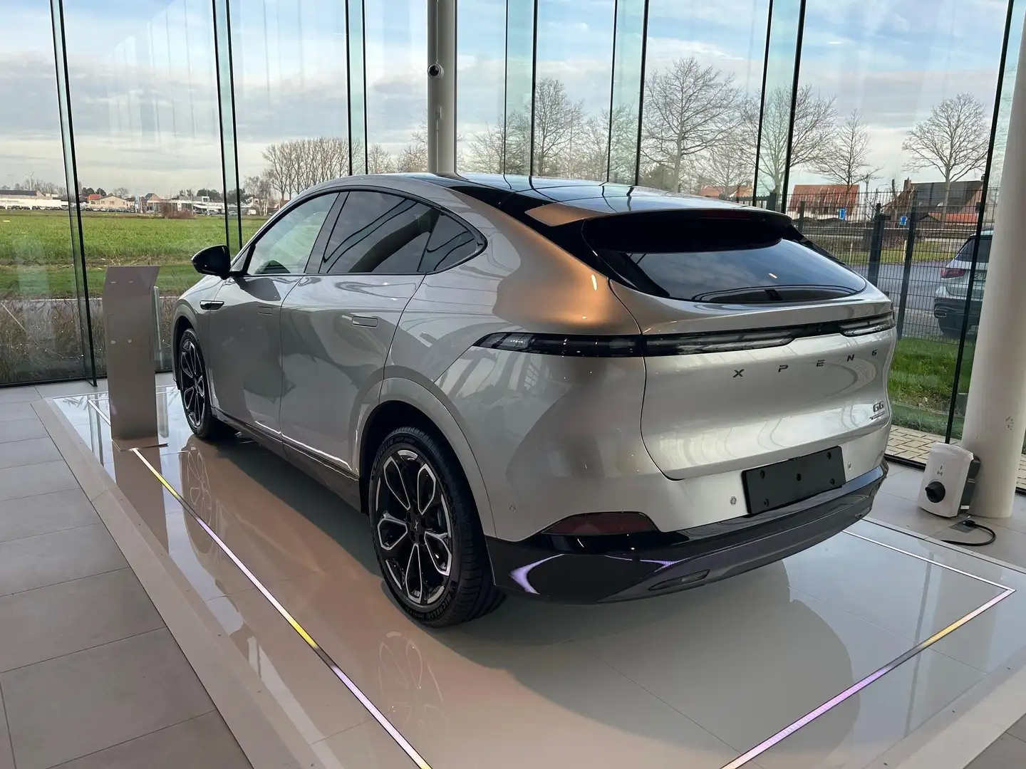 Xpeng G6 New AWD Performance Silber - 2