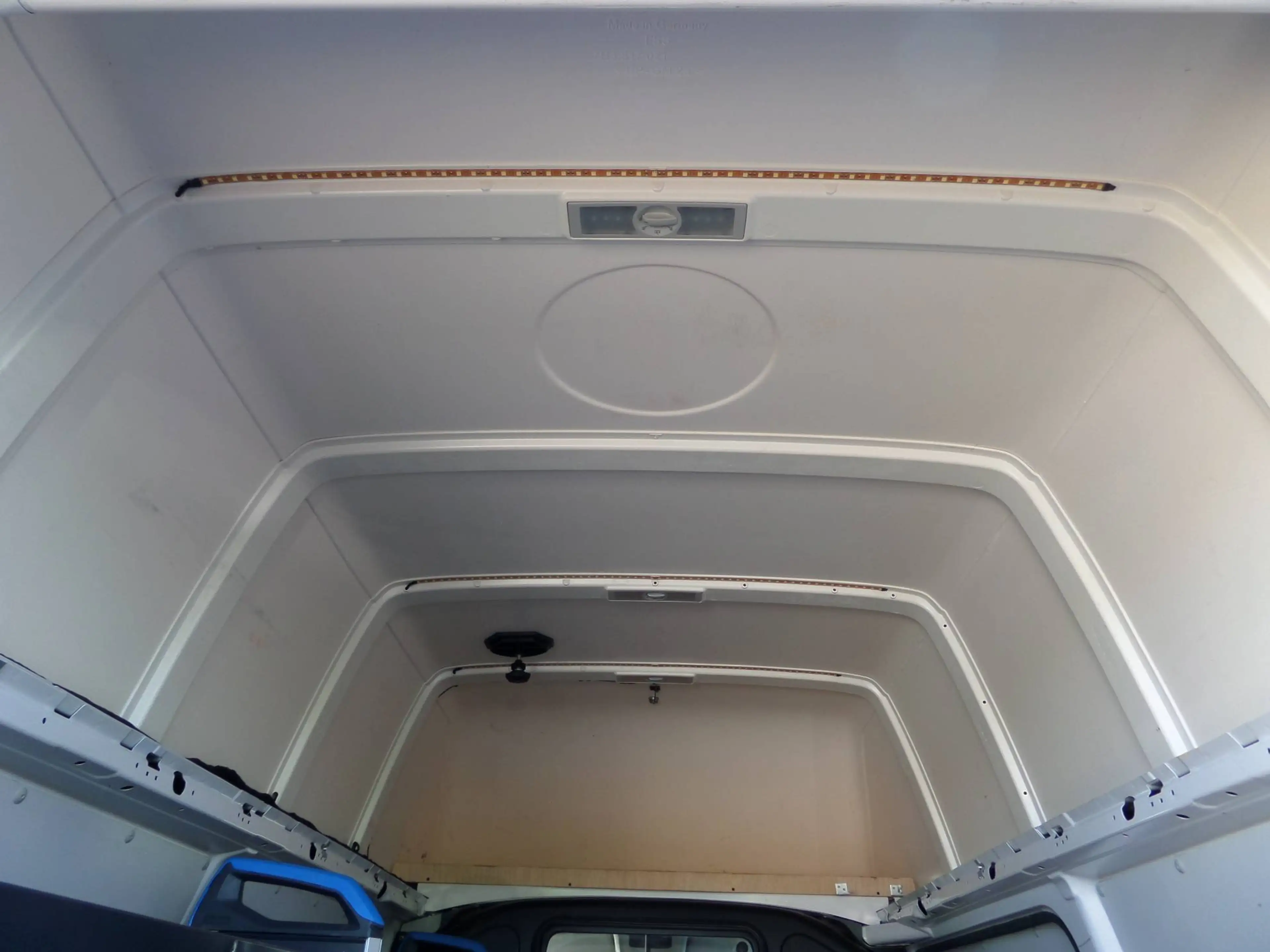 Volkswagen T6.1 Transporter 4MOTION lang&hoch+Schraubstock+Regale+Klima+LED+Standhzg+Tempo+1.Hand — photo 15