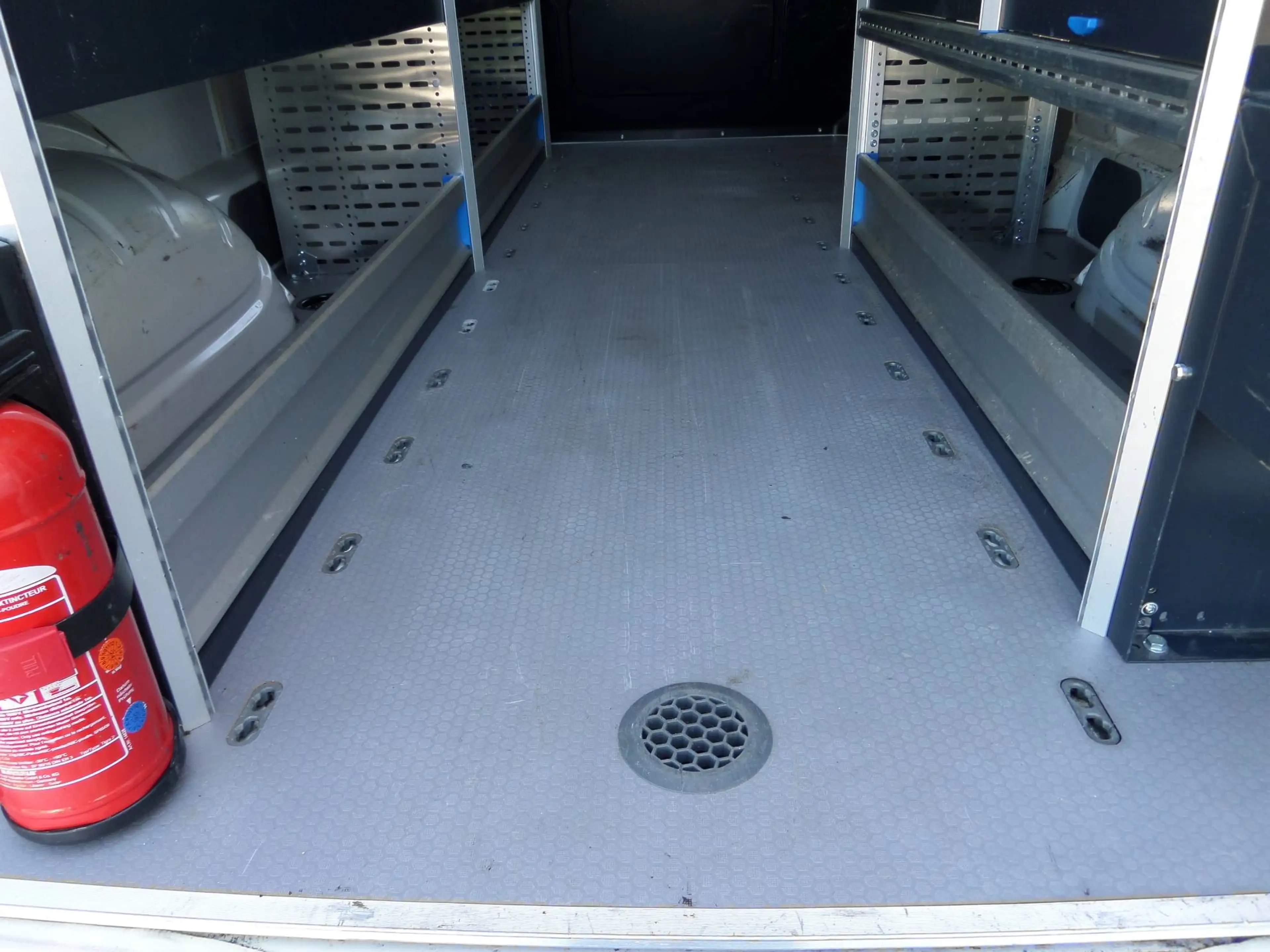 Volkswagen T6.1 Transporter 4MOTION lang&hoch+Schraubstock+Regale+Klima+LED+Standhzg+Tempo+1.Hand — photo 11