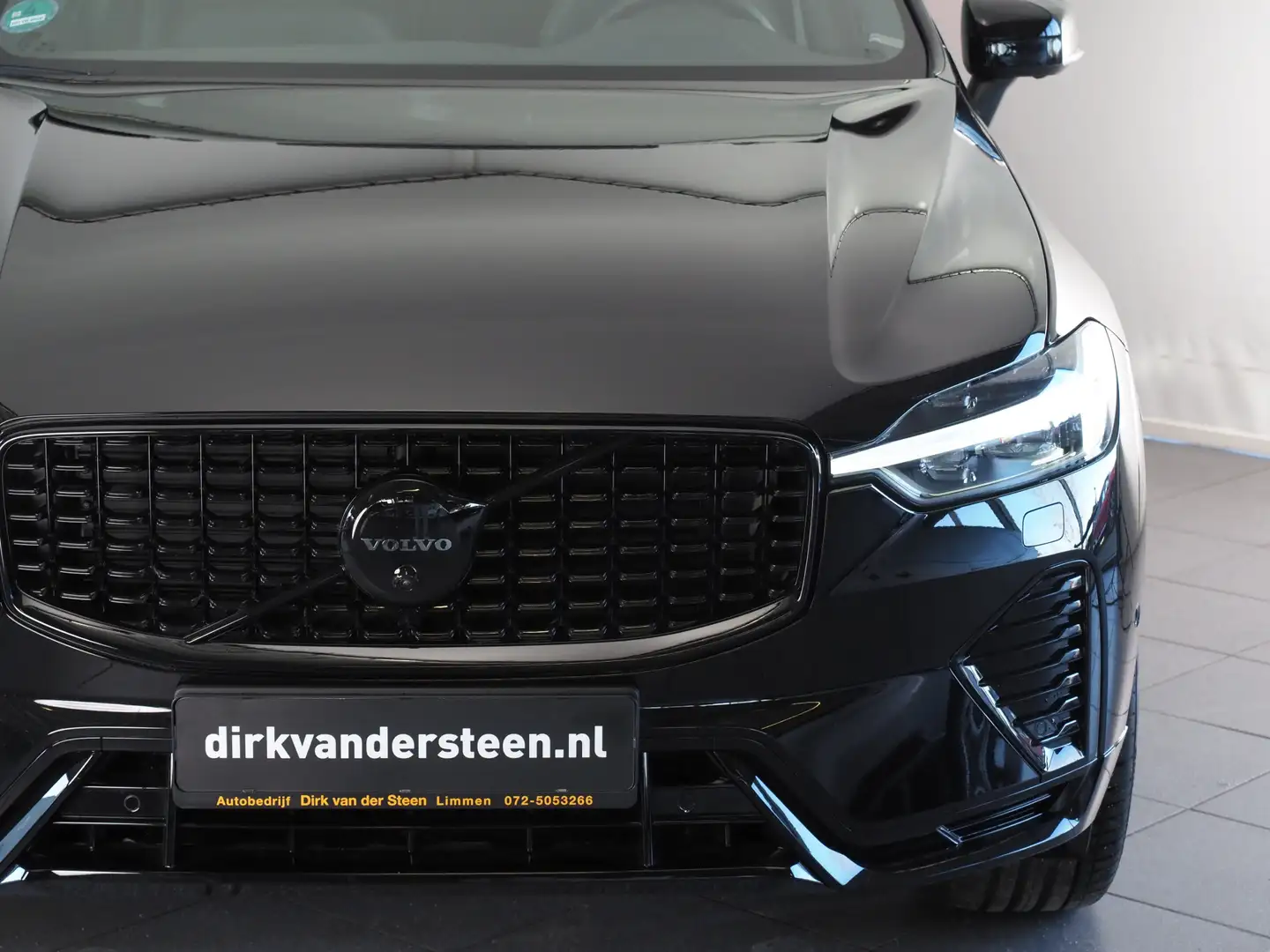 Volvo XC60 2.0 T6 Plug-in hybrid AWD Plus Black Edition | Har Noir - 2