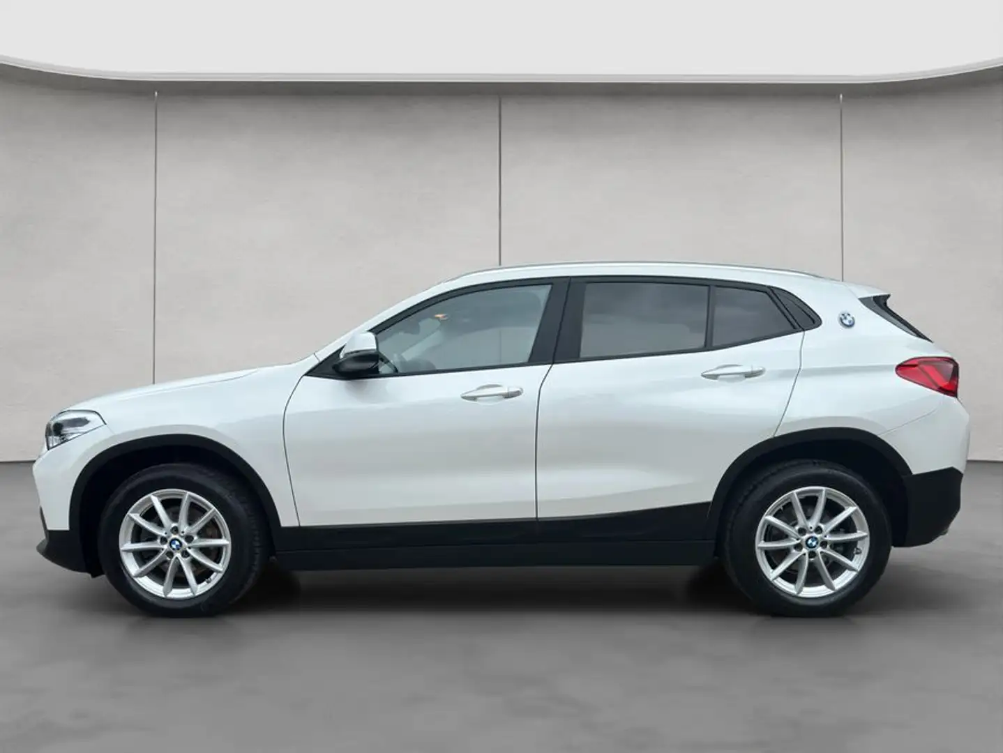BMW X2 18i sDrive Advantage AHK GRA PDC EL.-HECKKL. Weiß - 2