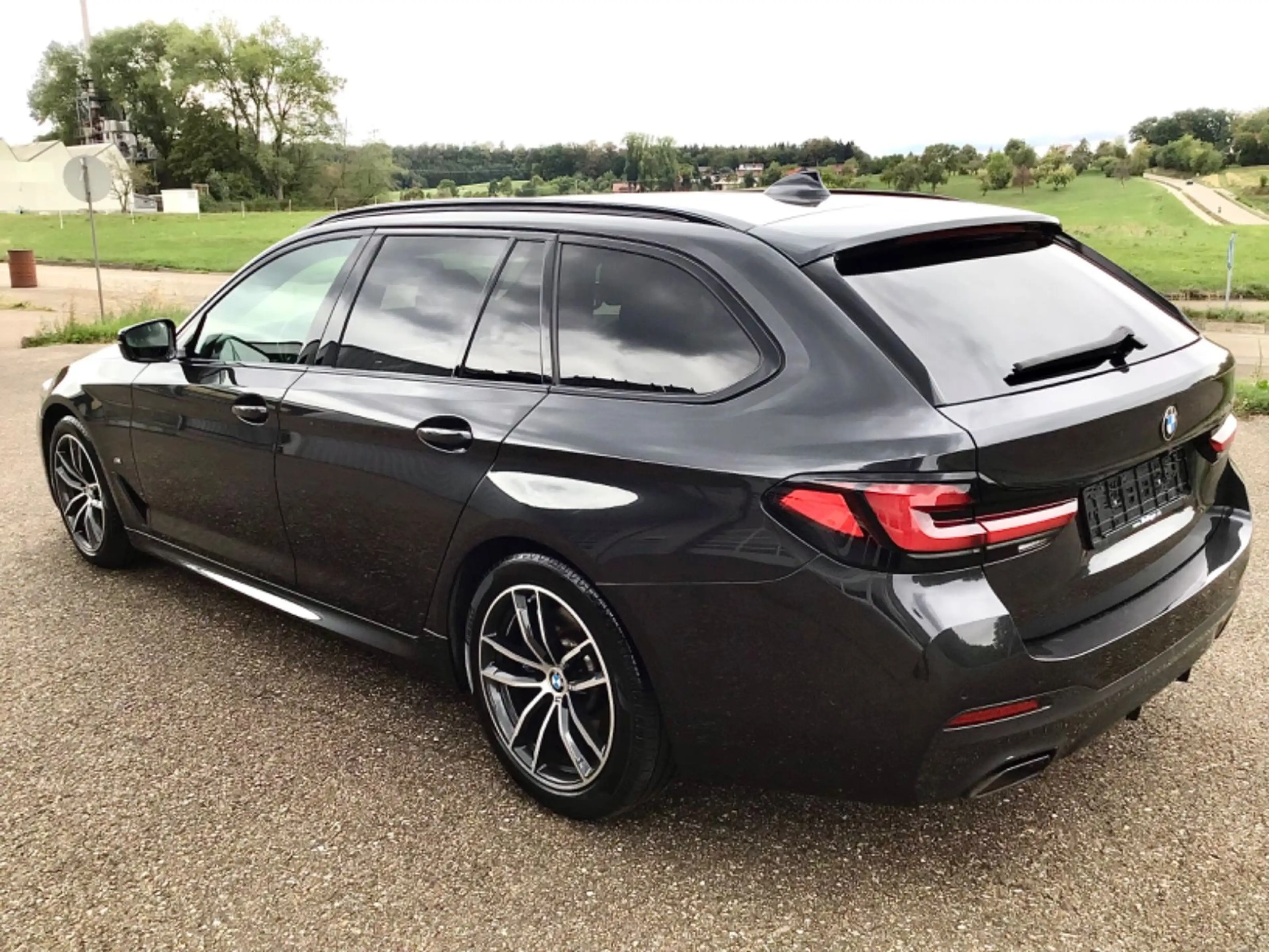 BMW 530 d xDrive M Sport Paket Mod.23-MEGA Ausstat.! — photo 2