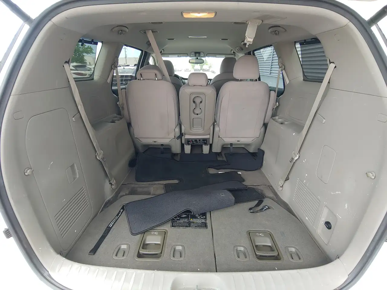 Kia Sedona снимка Kia Sedona