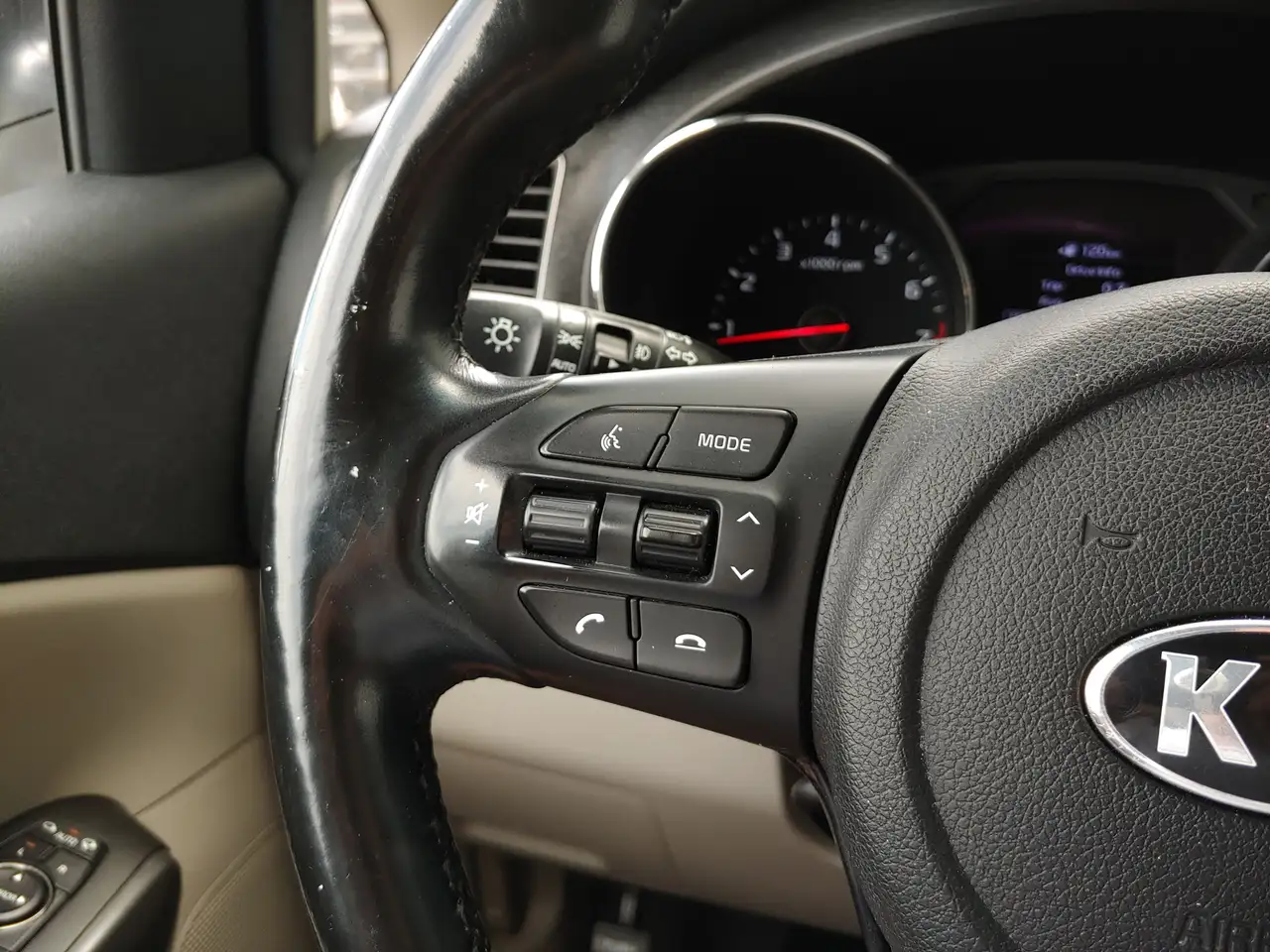 Kia Sedona снимка Kia Sedona