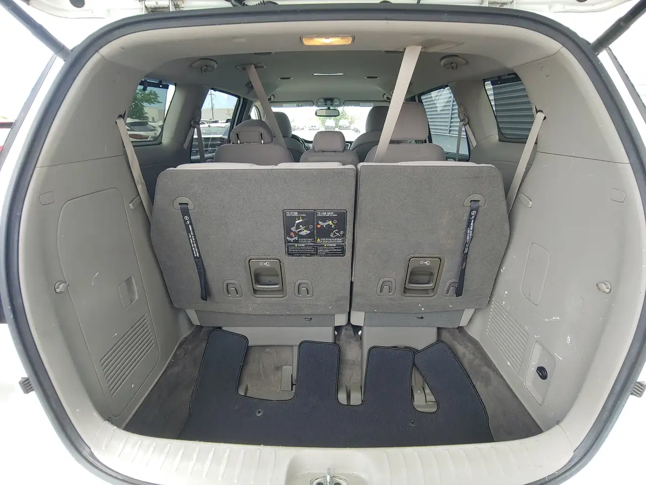 Kia Sedona снимка Kia Sedona
