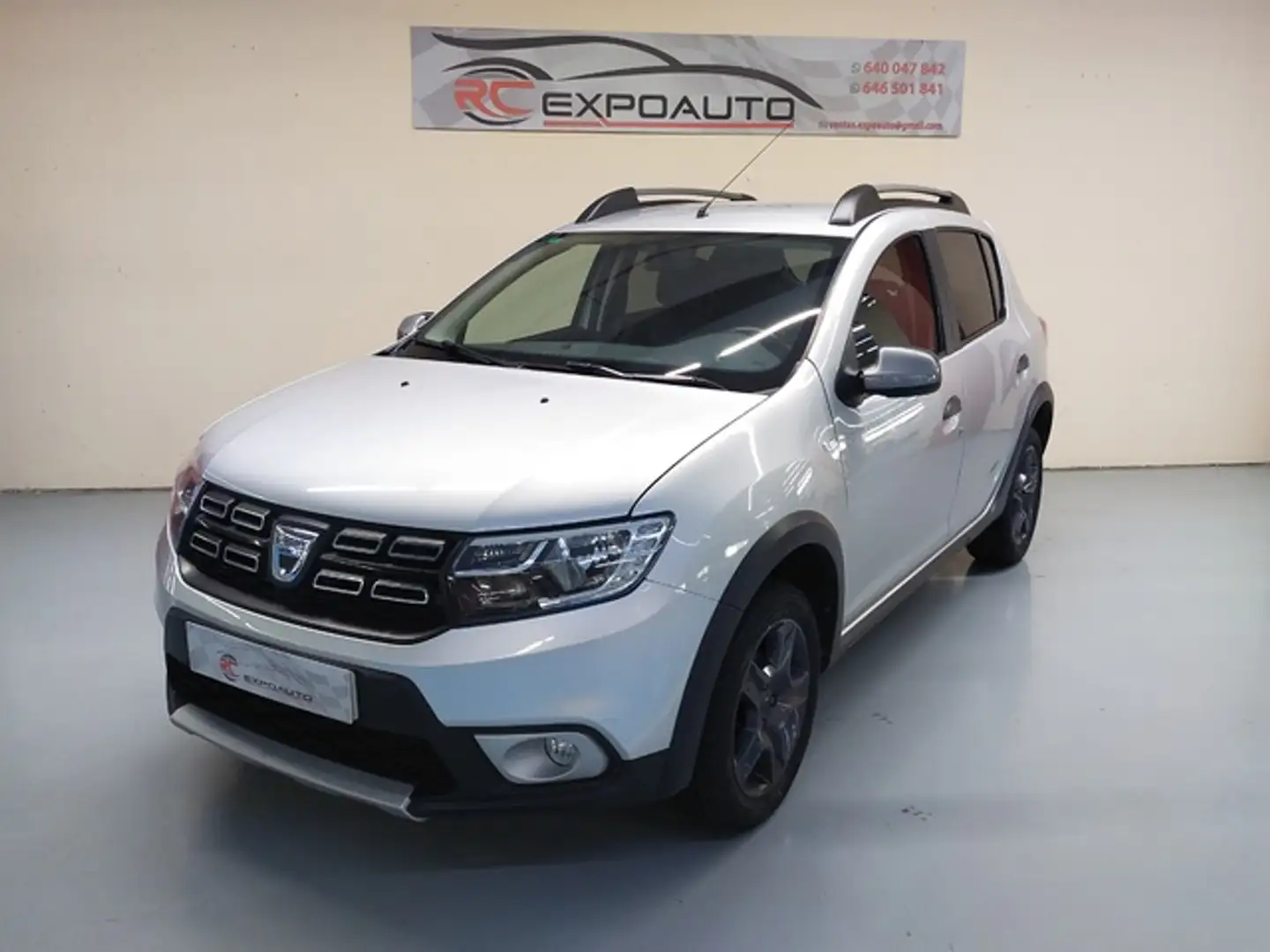 Dacia Sandero 0.9 TCE Stepway Ambiance 66kW Plateado - 1