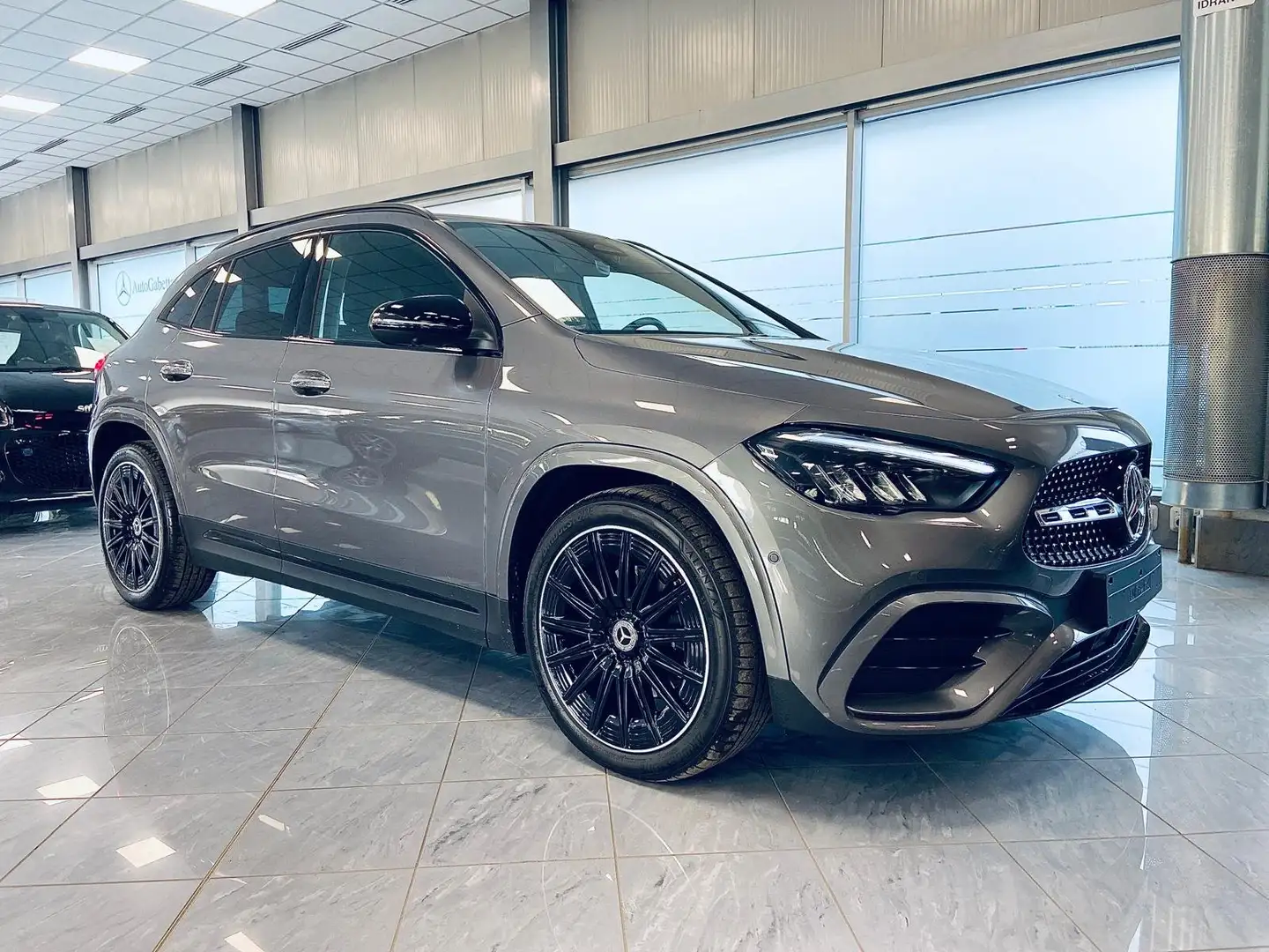 Mercedes-Benz GLA 220 AMG LINE 4Matic automatic Gris - 1