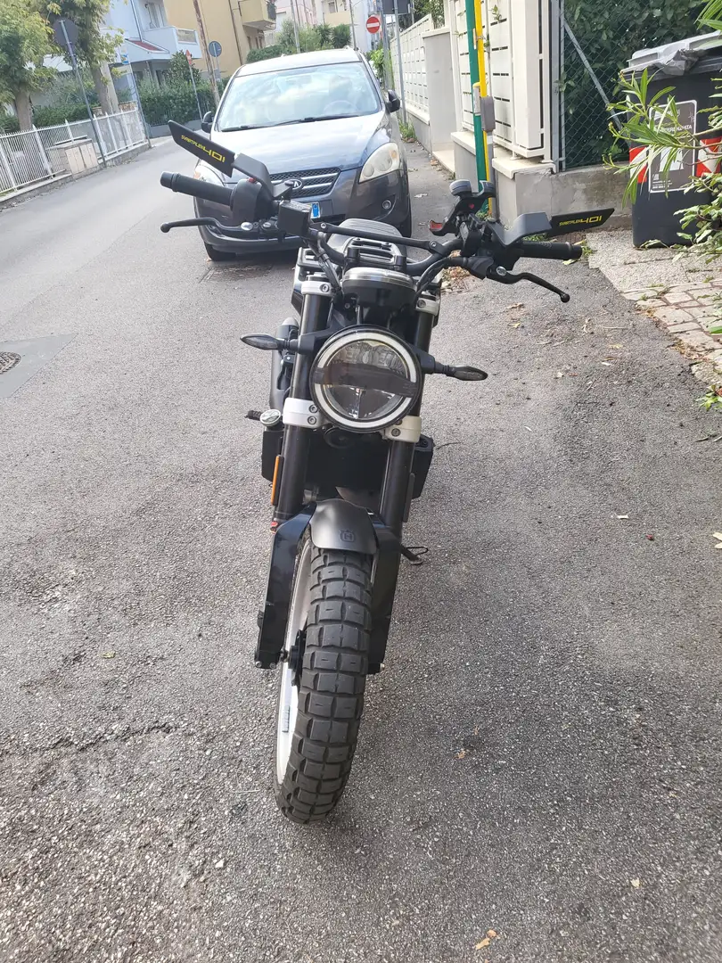 Husqvarna Svartpilen 401 Fekete - 1