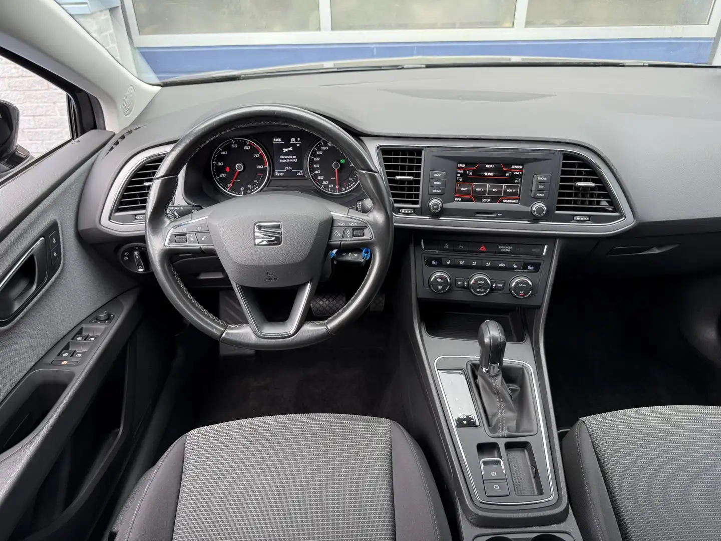 SEAT Leon 1.0 AUTOMAAT CRUISE STOELVERW. LAGE KM PDC V+A Zwart - 2