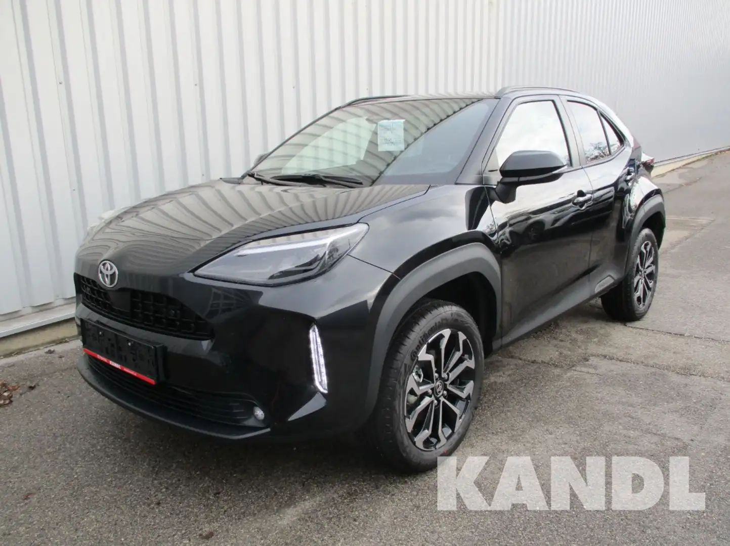 Toyota Yaris Cross 1.5 E FWD Active Drive Safety Paket Schwarz - 1