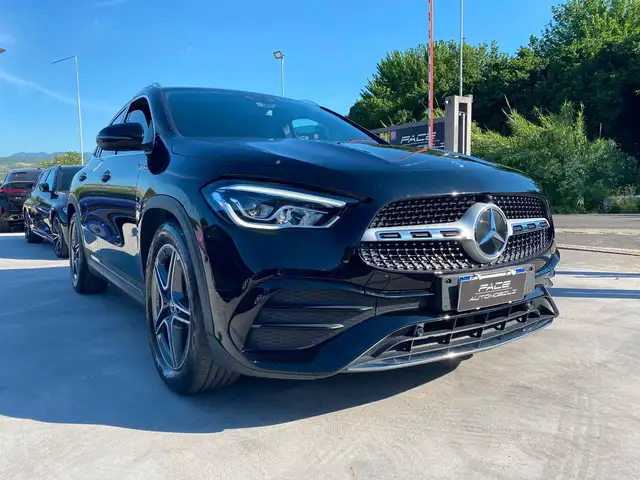 Mercedes-Benz Gla Class view 3