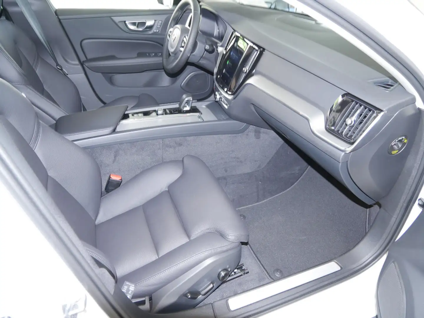 Volvo V60 B4 Plus Dark LEDER KAMERA NAVI ACC LED Weiß - 2