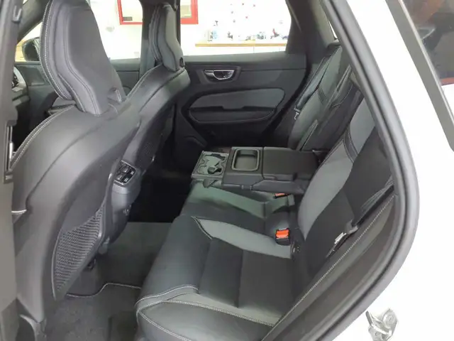 Volvo XC60 view 9