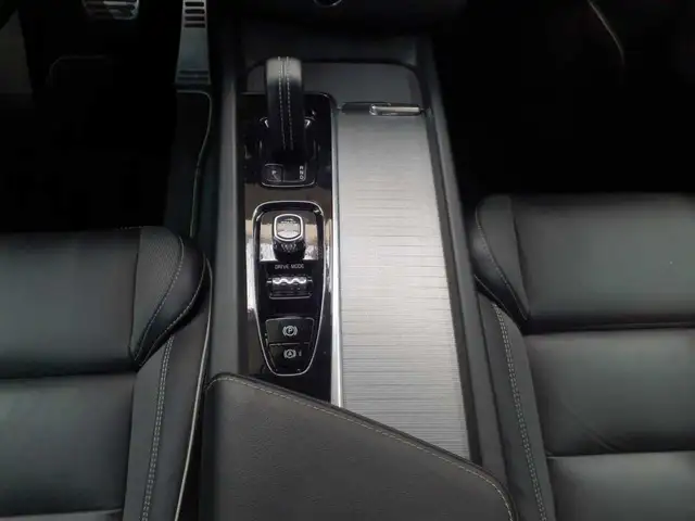 Volvo XC60 view 8