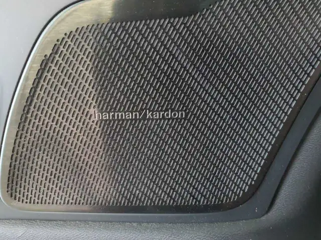 Volvo XC60 view 5
