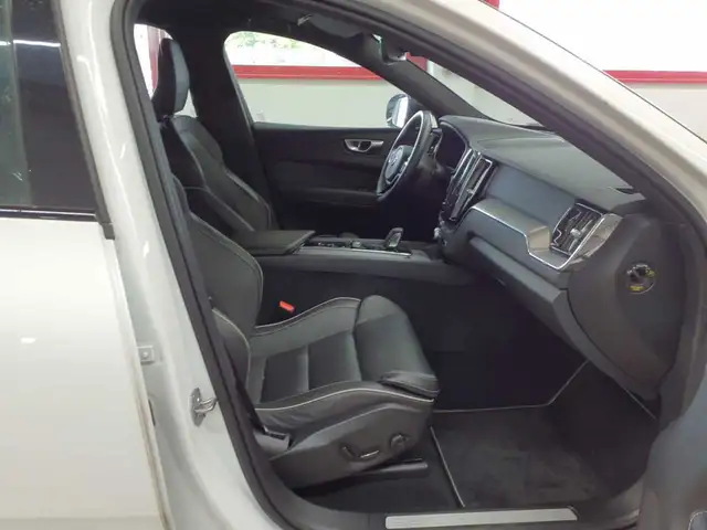 Volvo XC60 view 13