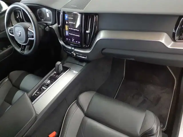 Volvo XC60 view 14