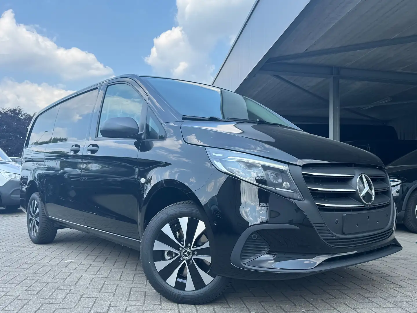 Mercedes-Benz Vito 116 L2 select / 44.404+BTW / 2.5T trekvermogen Noir - 1
