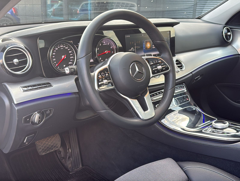 Mercedes-Benz E 200 4Matic — photo 15