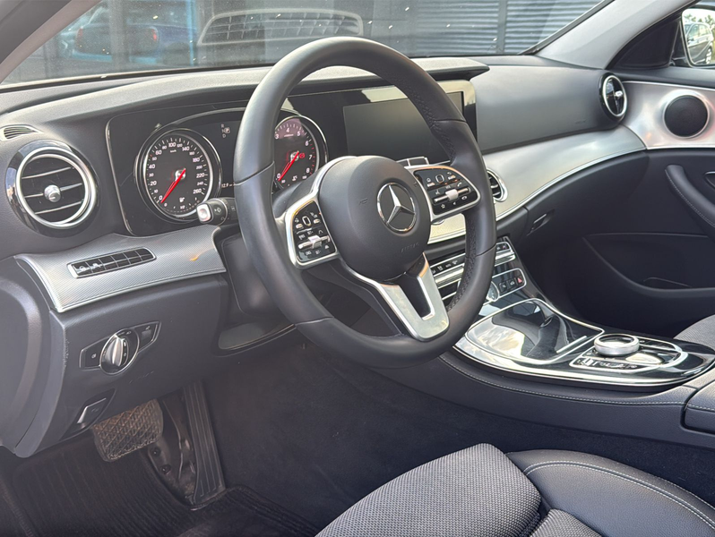 Mercedes-Benz E 200 4Matic — photo 11