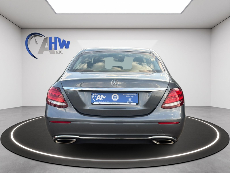 Mercedes-Benz E 200 4Matic — photo 6