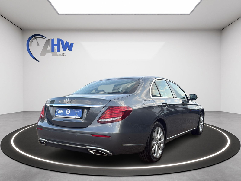 Mercedes-Benz E 200 4Matic — photo 10