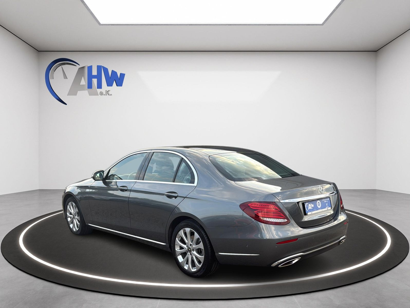 Mercedes-Benz E 200 4Matic — photo 4