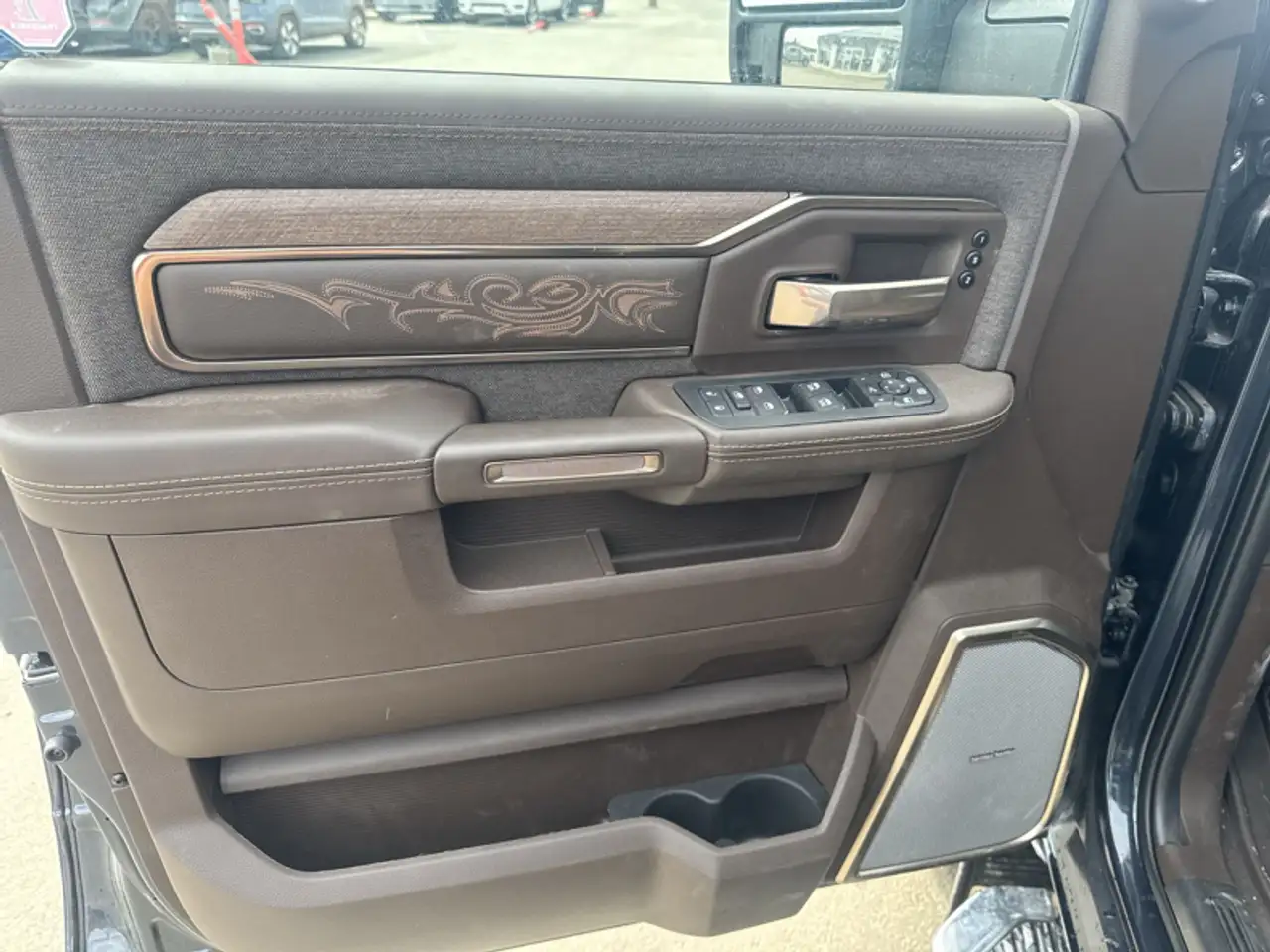 RAM 2500 снимка RAM 2500