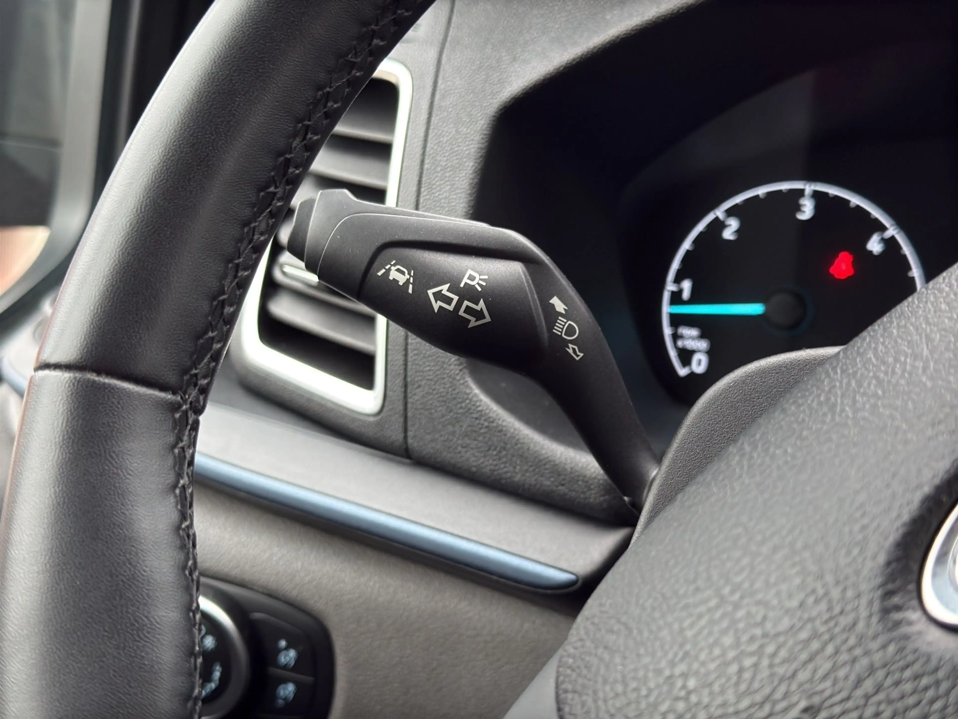 Ford Tourneo Custom 2.0D 320 L1 Active Aut. ACC/Kamera/Navi/Zusatzhei — photo 29