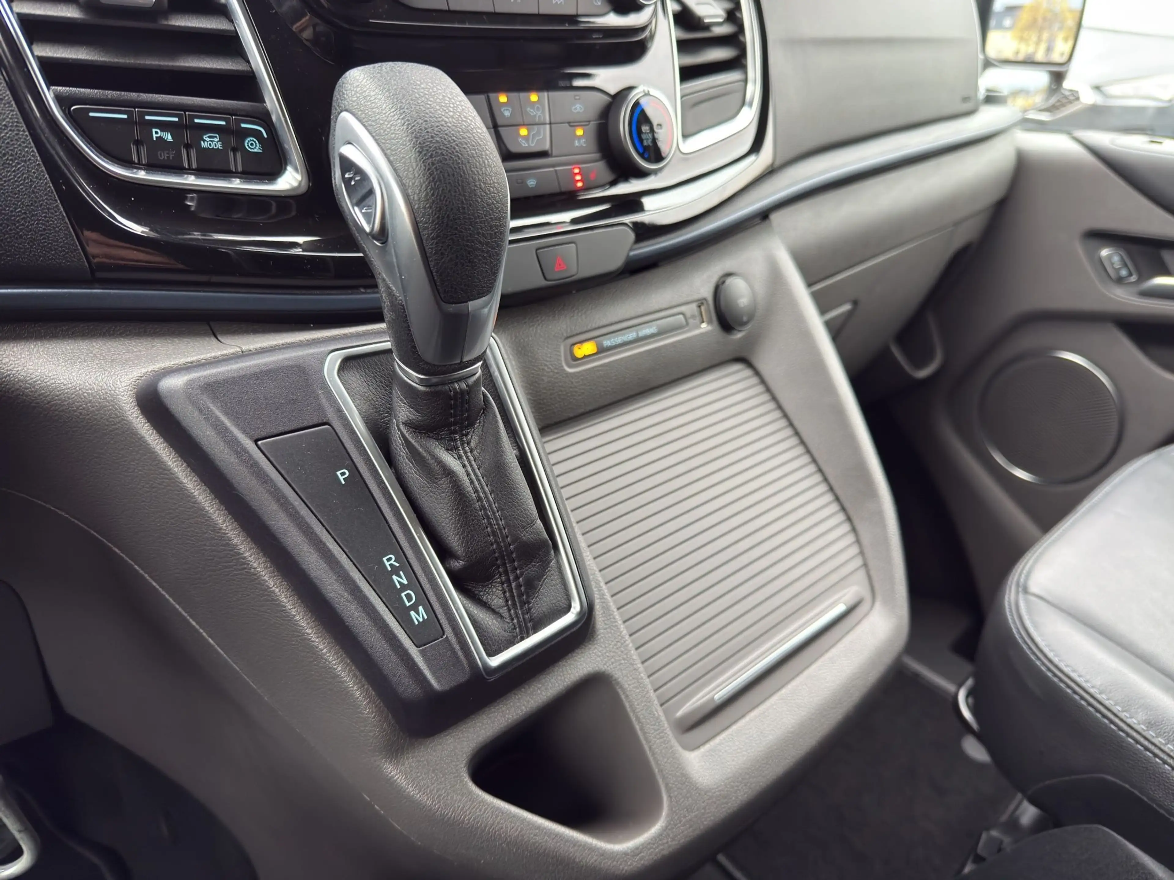 Ford Tourneo Custom 2.0D 320 L1 Active Aut. ACC/Kamera/Navi/Zusatzhei — photo 25