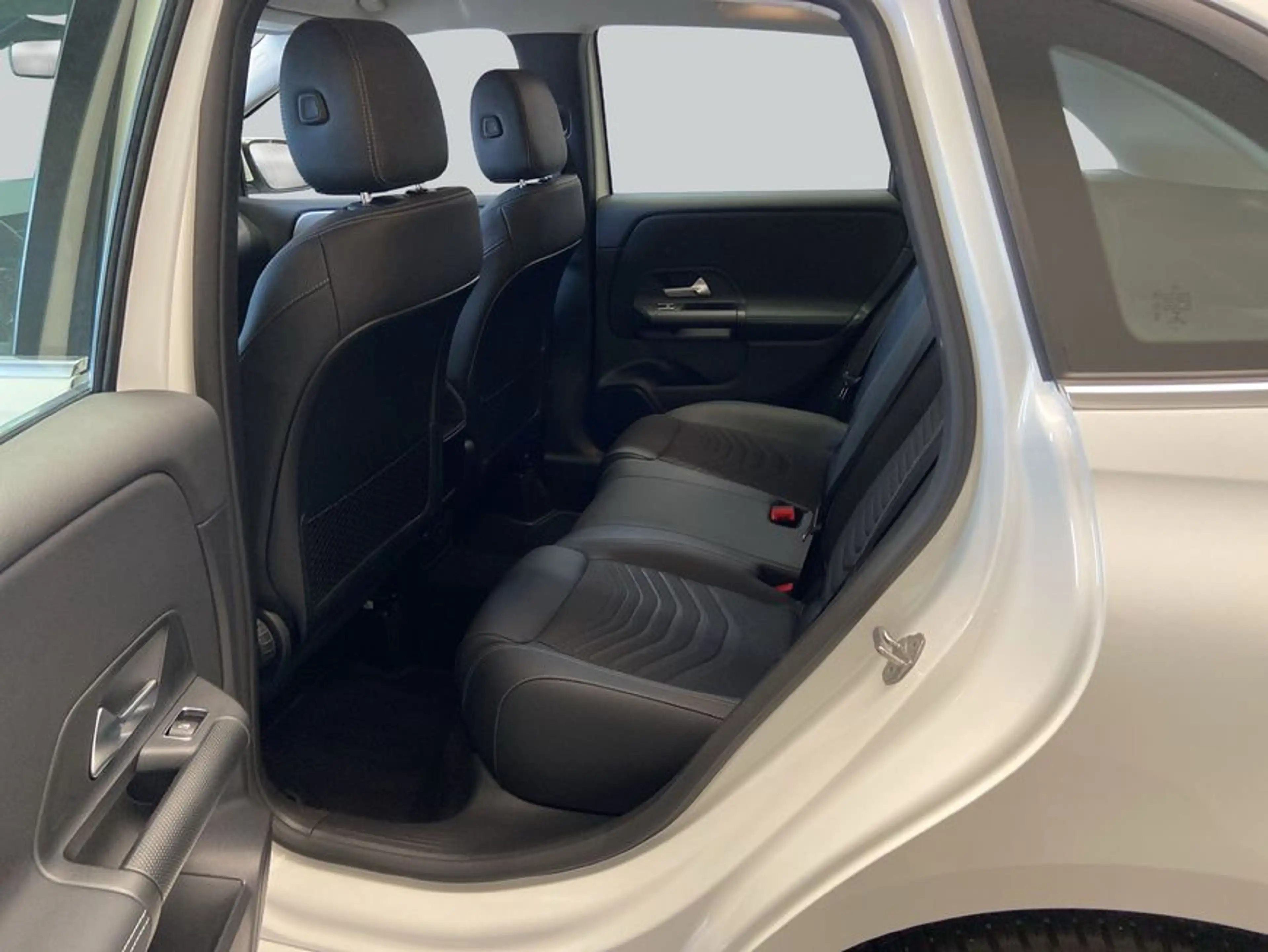 Mercedes-Benz B 250 B-Klasse — photo 11