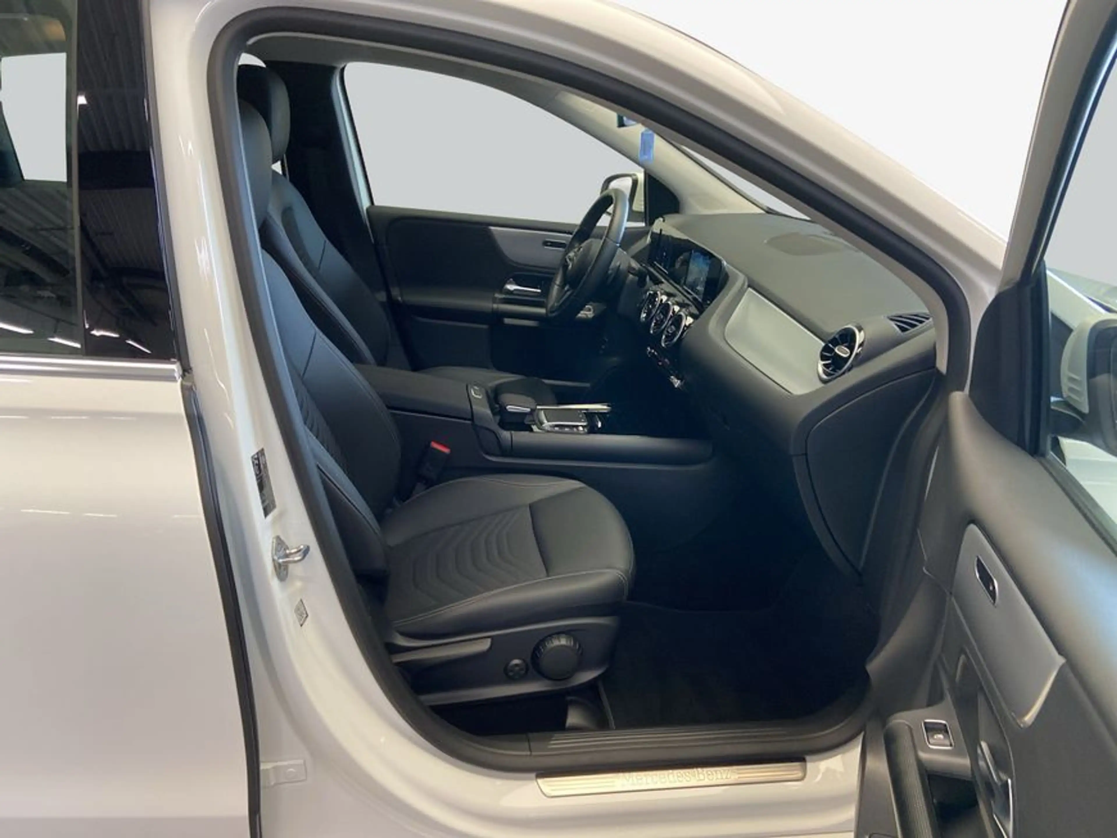 Mercedes-Benz B 250 B-Klasse — photo 12
