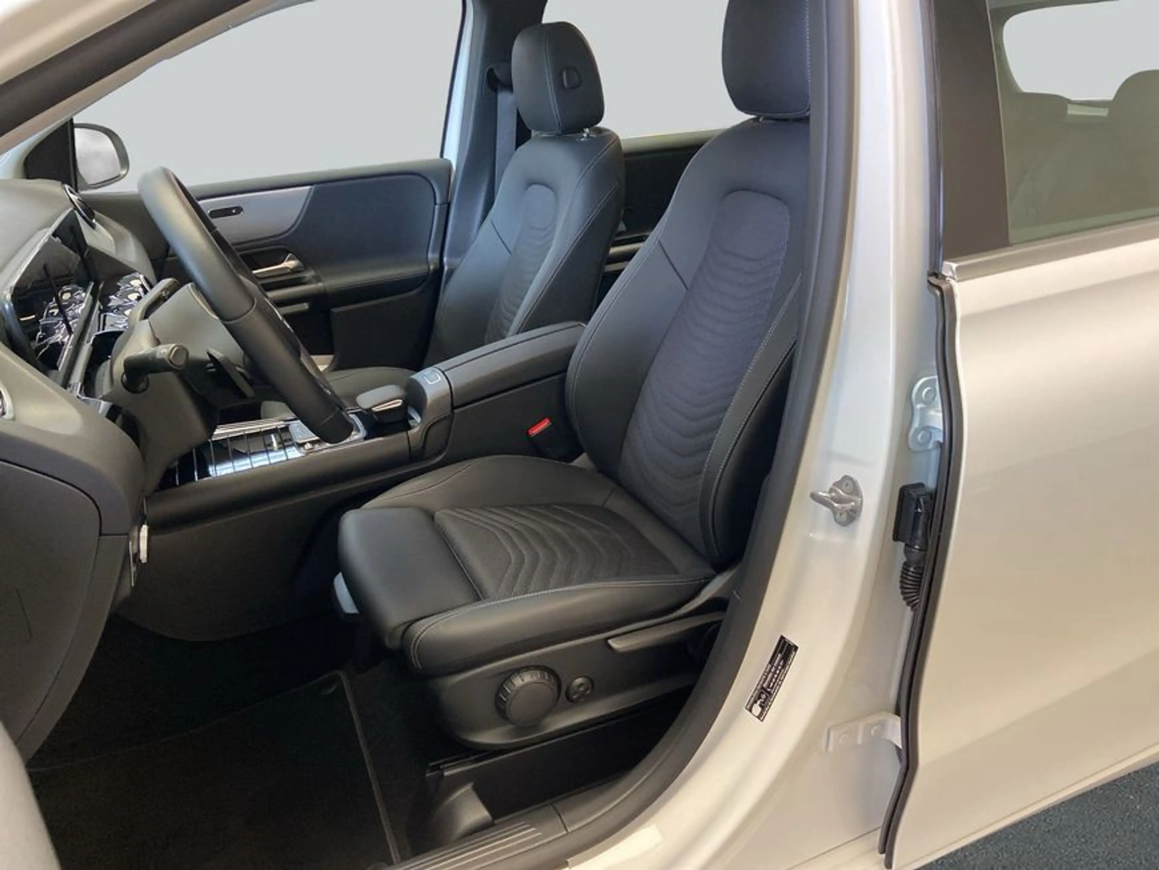 Mercedes-Benz B 250 B-Klasse — photo 10