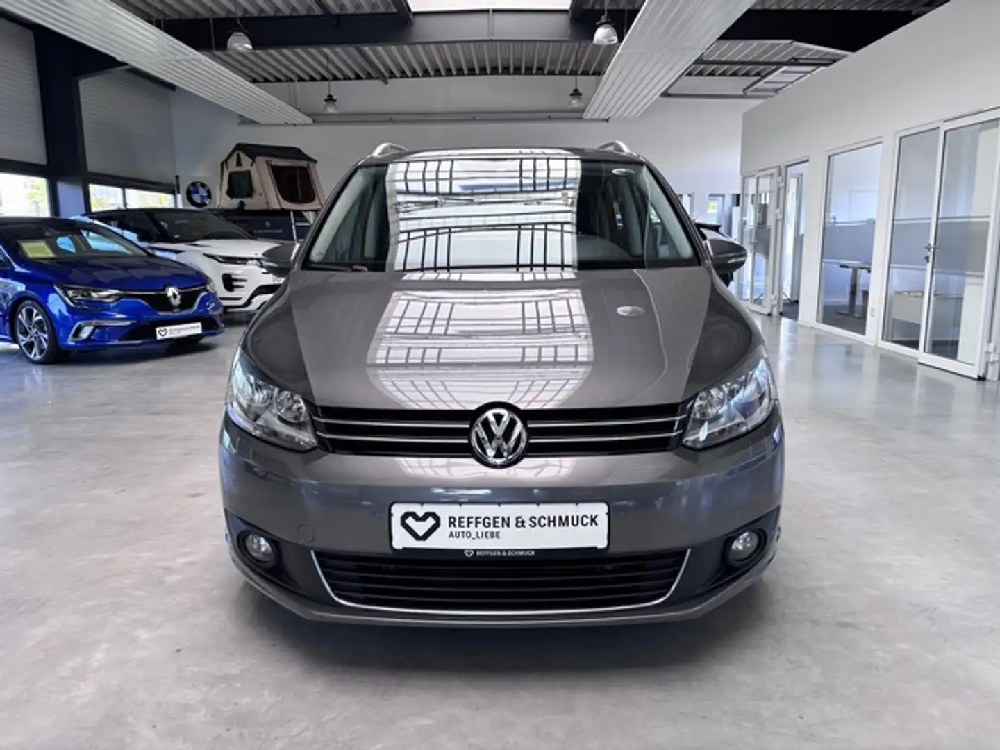 Volkswagen Touran CUP KLIMA+NAV+KAMERA+AKTIVPARK+AHK+1HD+TÜ Grau - 2