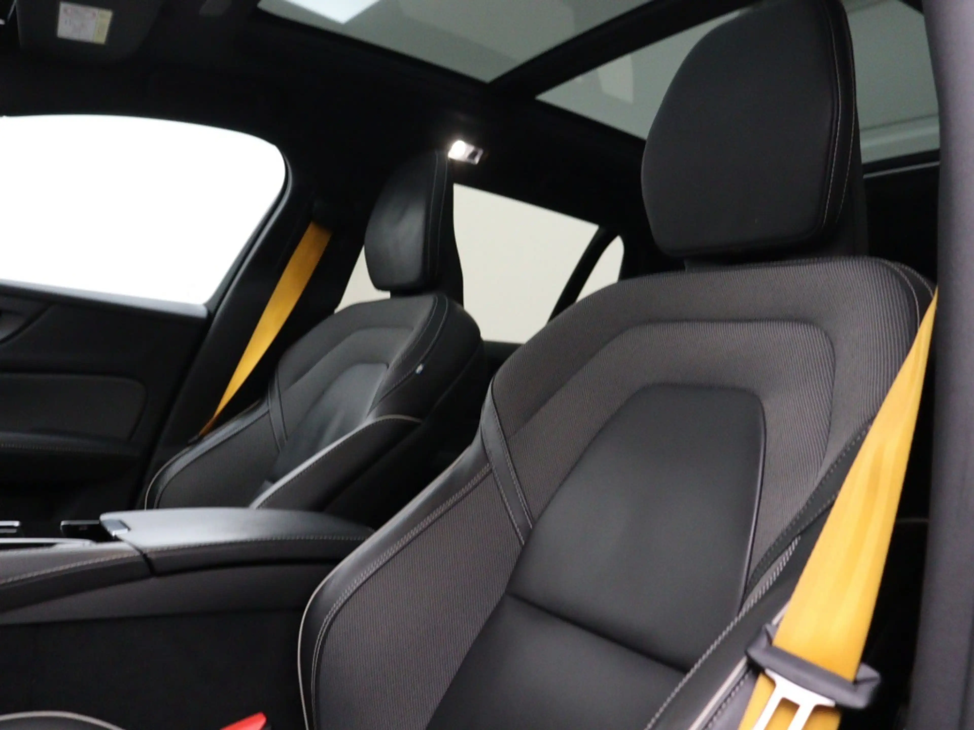 Volvo V60 T8 POLESTAR ENGINEERED 360GR CAM SCHUIFDAK HARMAN — photo 9