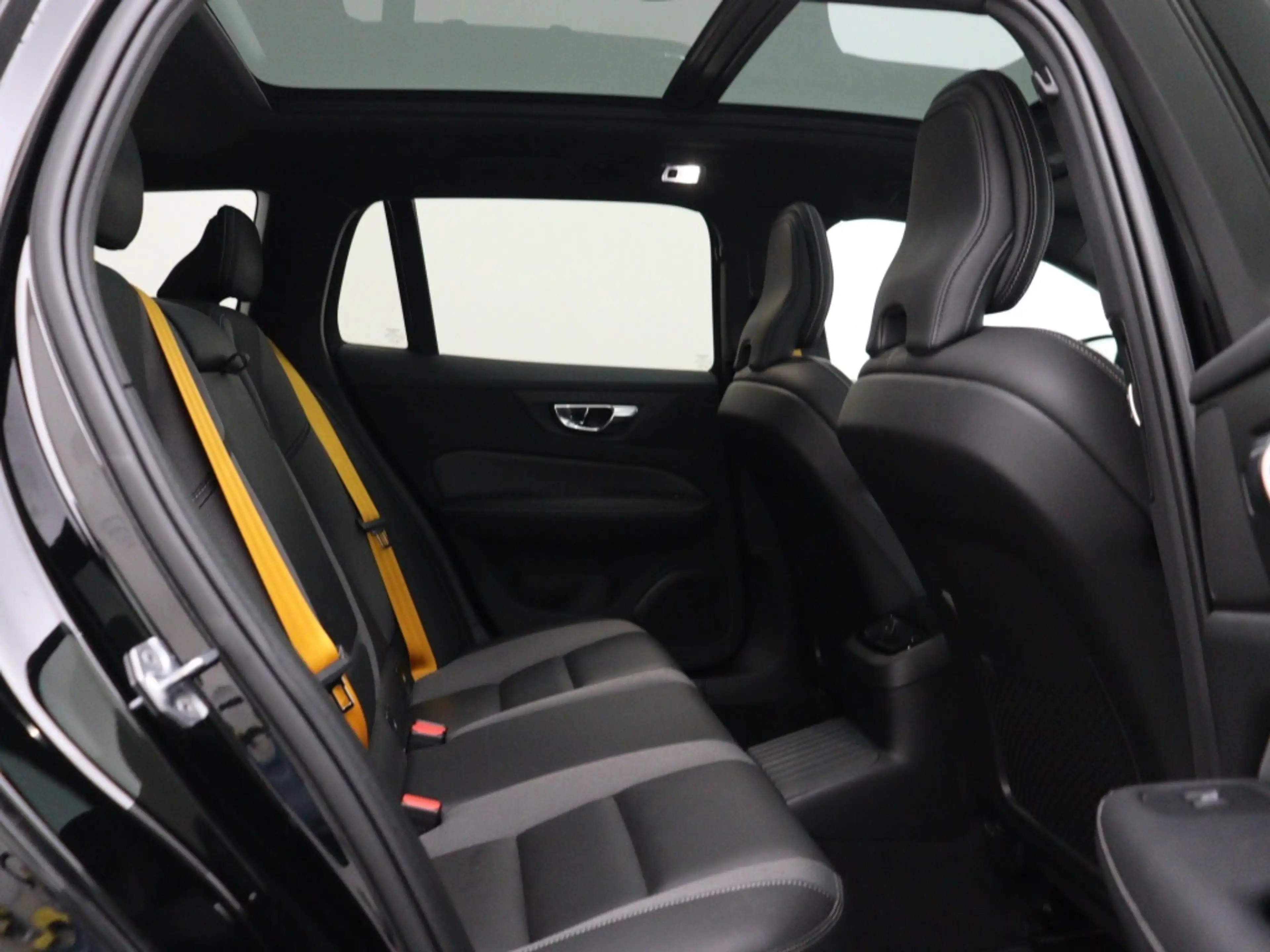 Volvo V60 T8 POLESTAR ENGINEERED 360GR CAM SCHUIFDAK HARMAN — photo 7